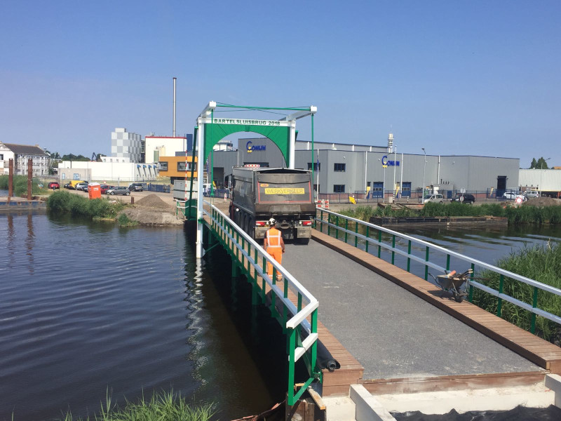 Foto1-ophaalbrug-overgemeente.jpg